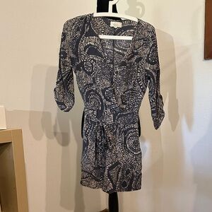 Haven Navy and Cream 3/4 Sleeve V neck Romper size small